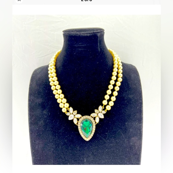 Heidi Klum Intimates Jewelry - Heidi DAUS “Queen Elegance” Emerald / Pearle necklace